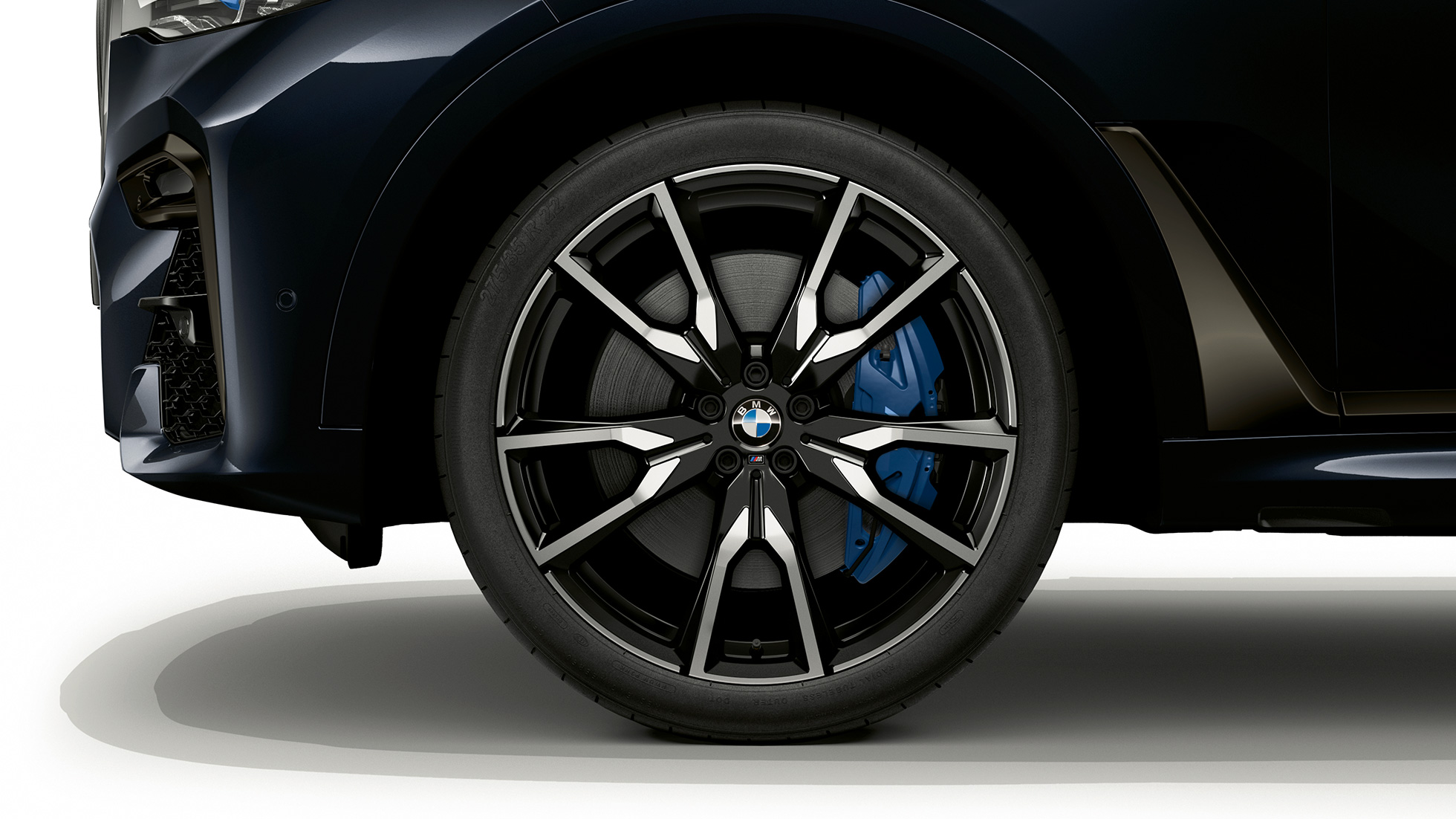BMW X7, M sporta pakotnes durvis no iekšpuses BMW X7 durvju iekšpuses tuvplāns ar M sporta pakotnes elementiem,BMW X7 durvju iekšpuses tuvplāns ar BMW X7 M50d elementiem
