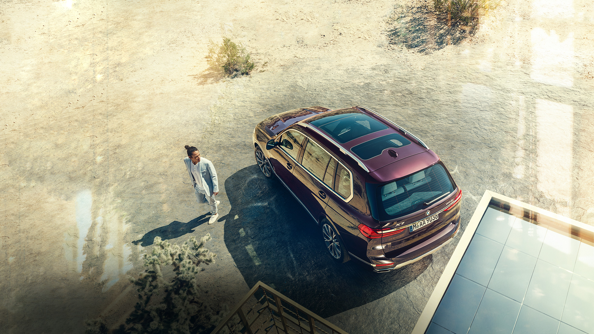BMW Individual X7 xDrive40i, putna lidojuma perspektīva BMW X7 metāliskā Ametrin krāsā, stāvošs uz vietas, no putna lidojuma perspektīvas, G07 2019