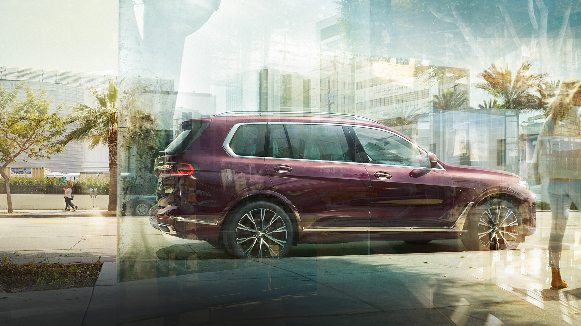 BMW Individual X7 xDrive40i, sānskats Uz vietas stāvošs BMW X7 Ametrin metāliskā krāsā, sānskats