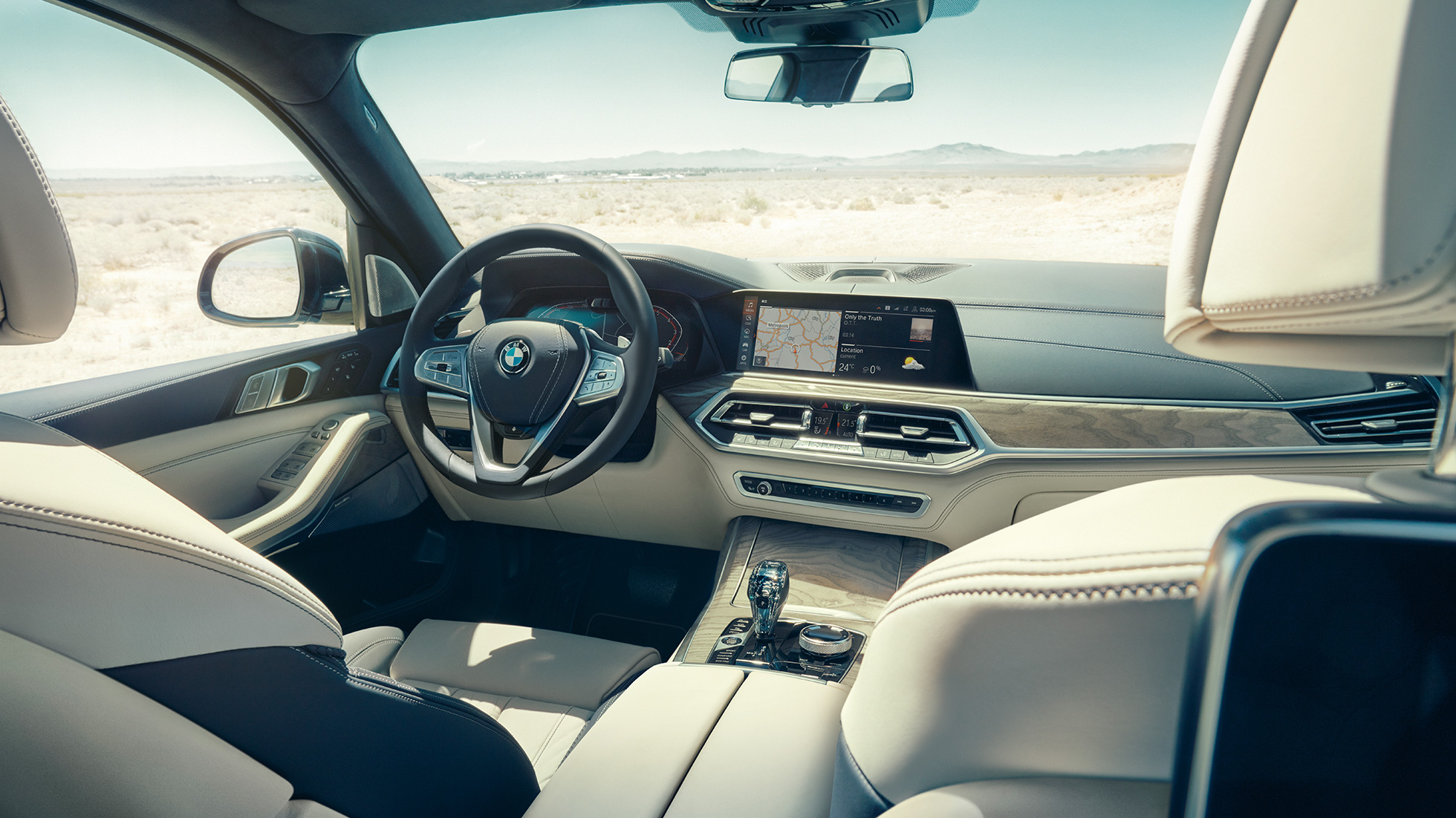 BMW X7 kokpits BMW X7 salons, kokpits ar sporta ādas stūri, G07 2019