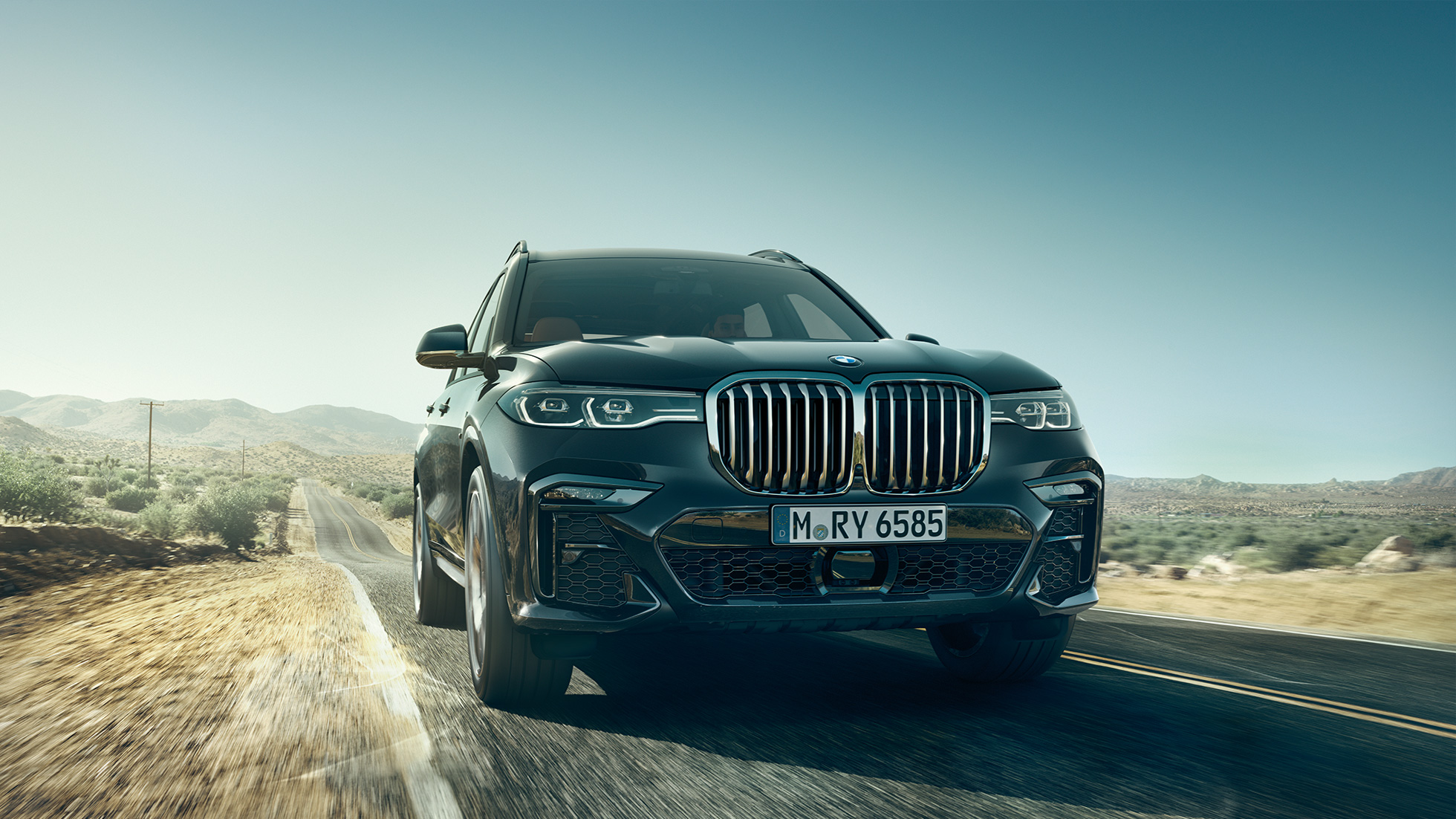BMW X7 priekšpuse BMW X7 Arctic Grey krāsā, virsbūve, priekšpuse skatā no zemes līmeņa, G07 2019