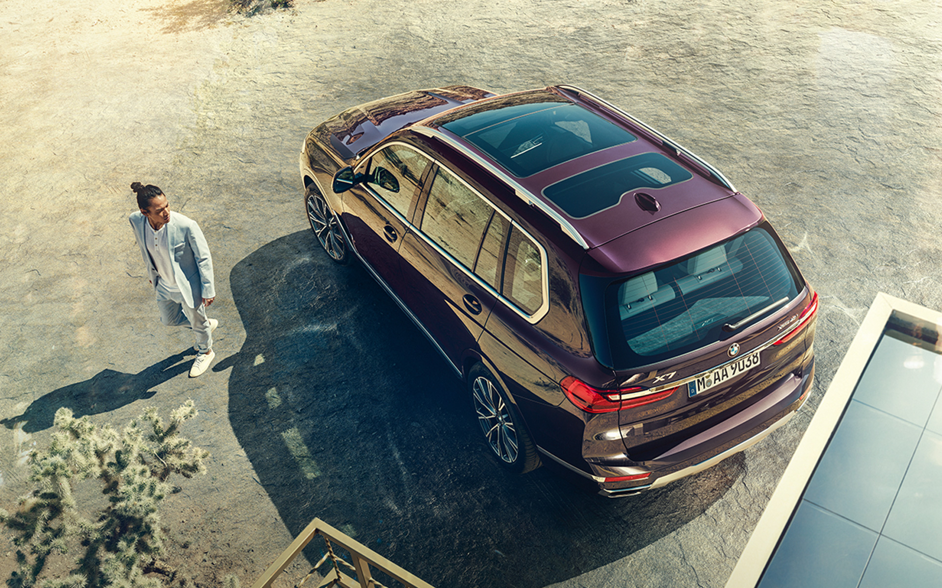 BMW X7 Individual, xDrive40i, skats no putna lidojuma ar modeli BMW X7 Individual, xDrive40i, skats no putna lidojuma ar modeli