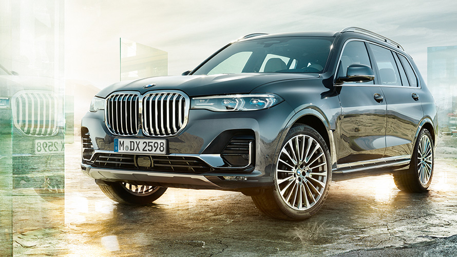 BMW X7, 2019, G07, Arctic Grey krāsa, trīs ceturtdaļu priekšpuses skats, stāvošs automobilis BMW X7, 2019, G07, Arctic Grey krāsa, trīs ceturtdaļu priekšpuses skats, stāvošs automobilis