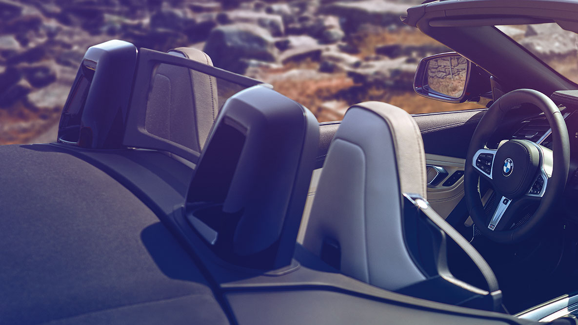 BMW Z4 Roadster, priekšējie sēdekļi Skats uz BMW Z4 Roadster priekšējiem sēdekļiem, nolaists jumts