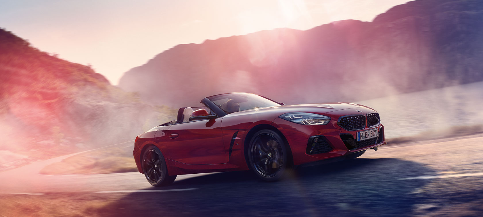 BMW Z4 Roadster kustībā BMW Z4 Roadster, braucot kalnup