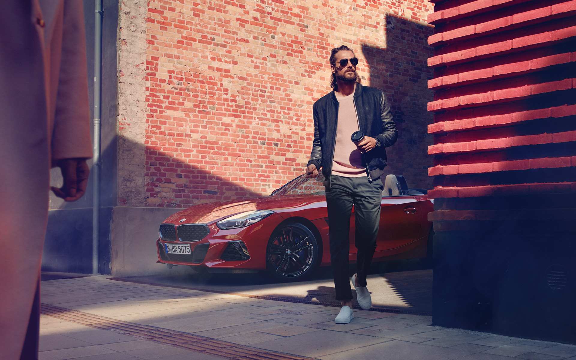 BMW Z4 Roadster (G29) sānielā Vīrietis sānielā BMW Z4 Roadster (G29) priekšā