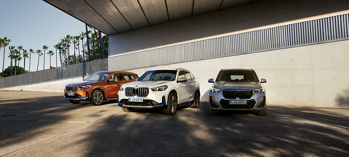 Izstrādājumu klāsts, BMW īpašiem klientiem, ilgtspēja, centrs, vides joma BMW īpašiem klientiem, ilgtspēja, centrs, vides joma, izstrādājumu klāsts, trīs viens otram blakus tunelī novietoti BMW automobiļi
