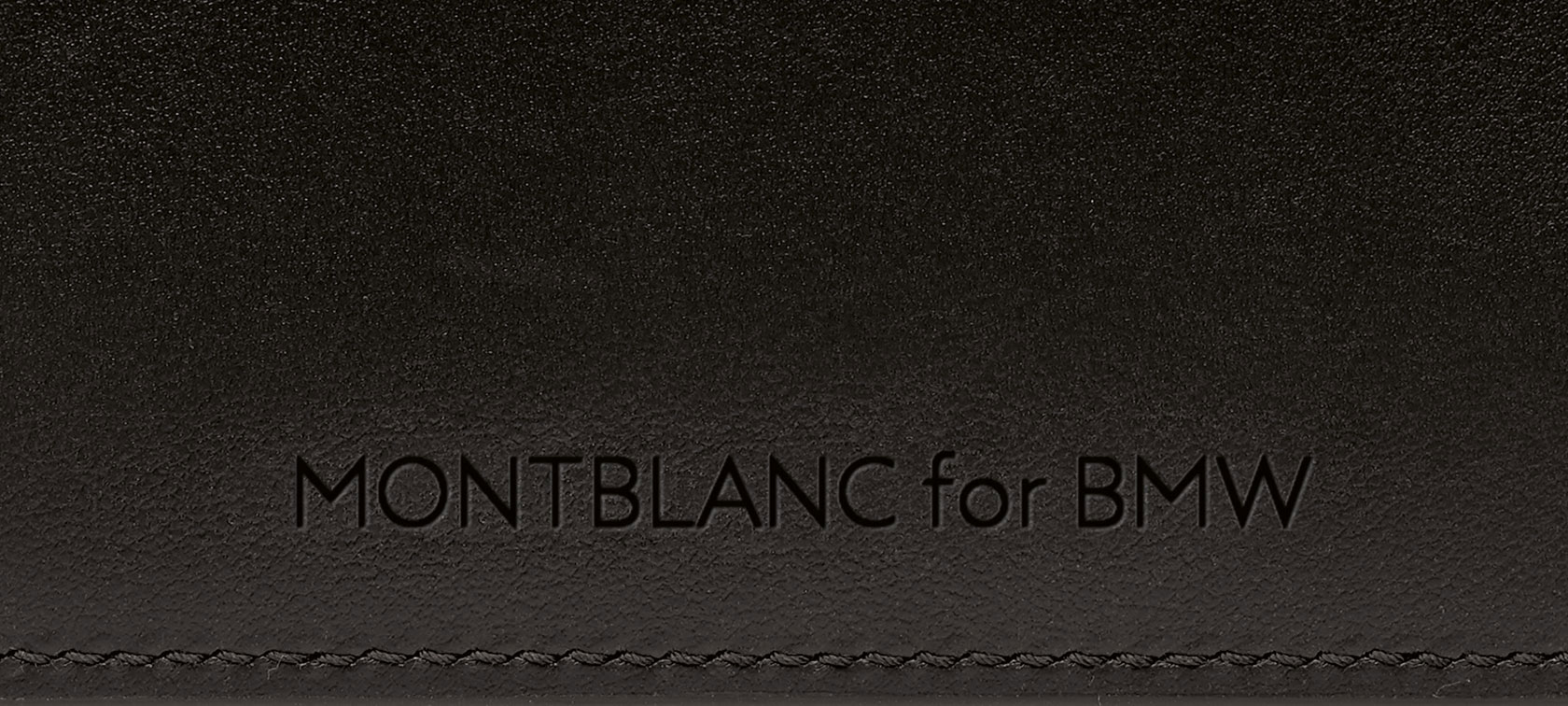 Attēlā parādīts BMW Montblanc kredītkaršu maks. Attēlā parādīts BMW Montblanc kredītkaršu maks.