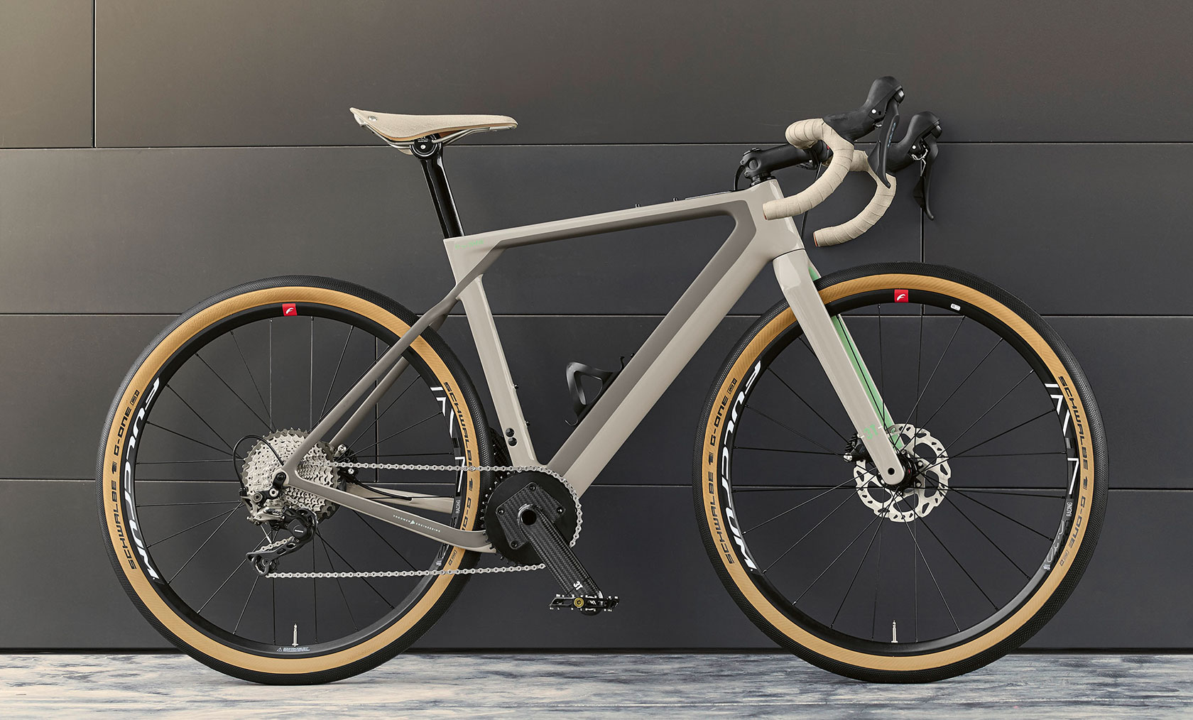 3T BMW Gravelbike velosipēdam. Attēlā parādīta priekšējā daļa 3T BMW Gravelbike velosipēdam.