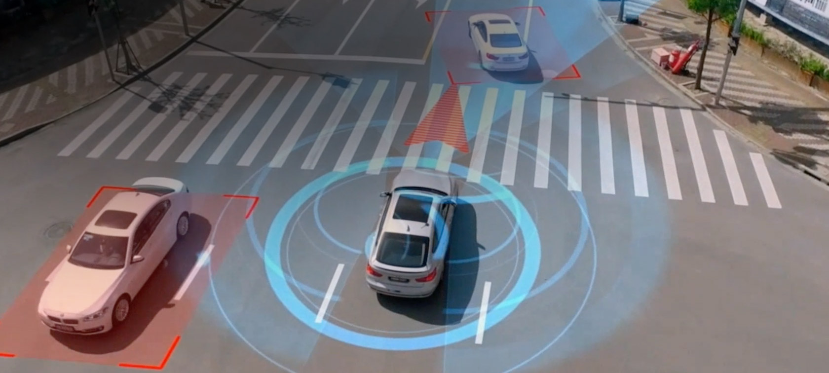 BMW personiskais stūrmanis: Autonomā braukšana mainīs jūsu dzīvi Trīs BMW, ko ietver virtuāla grafika, norādot uz to atrašanās vietu un braukšanas virzienu.