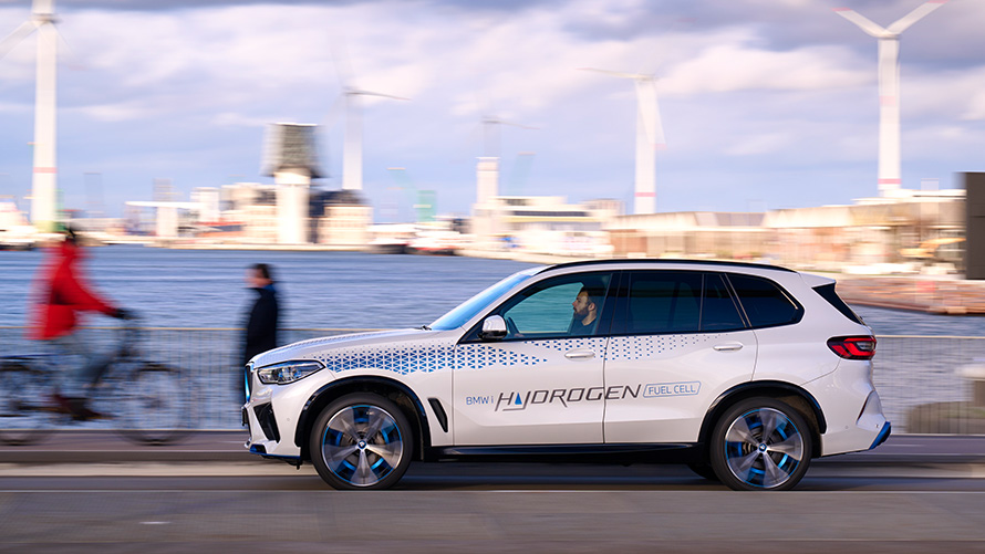 BMW iX5 Hydrogen, G05, FCEV BMW iX5 Hydrogen, G05, FCEV, sānskats, braucienā