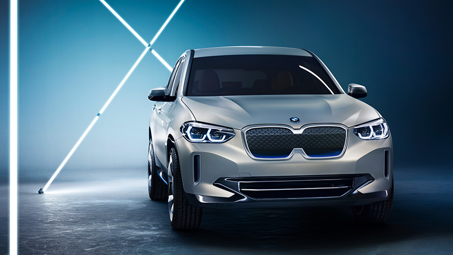 BMW Concept iX3, uzņēmums studijā BMW Concept iX3, uzņēmums studijā, trīs ceturtdaļu priekšpuses skats
