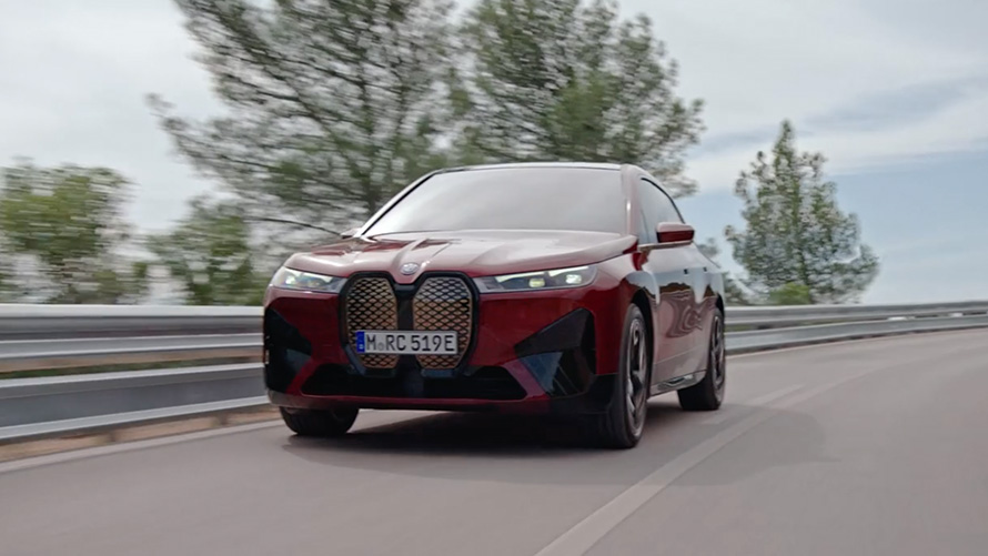 BMW elektroautomobiļi, BMW iX, spēcīgs elektriskās darbības sniegums, video BMW elektroautomobiļi, BMW iX, spēcīgs elektriskais sniegums, video