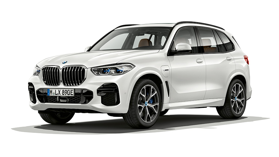 BMW X5 xDrive45e PHEV, trīs ceturtdaļu priekšpuses skats BMW X5 xDrive45e PHEV, studijā veikts uzņēmums, trīs ceturtdaļu priekšpuses skats