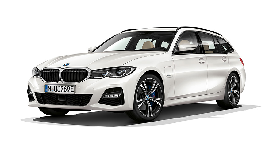 BMW 3. sērijas Touring hibrīdauto, trīs ceturtdaļu priekšpuses skats BMW 3. sērijas Touring hibrīdauto, studijā veikts uzņēmums, trīs ceturtdaļu priekšpuses skats