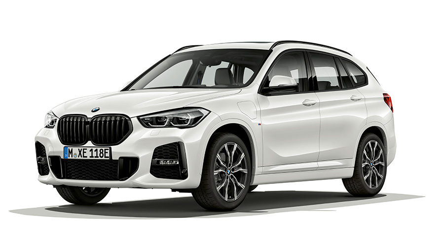 BMW X1 xDrive25e PHEV, trīs ceturtdaļu priekšpuses skats BMW X1 xDrive25e PHEV, studijā veikts uzņēmums, trīs ceturtdaļu priekšpuses skats