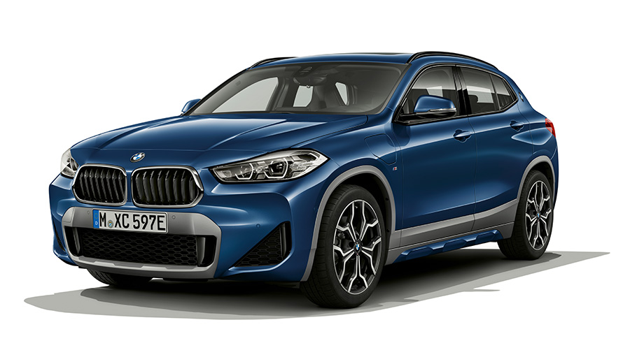 BMW X2 xDrive25e PHEV, trīs ceturtdaļu priekšpuses skats BMW X2 xDrive25e PHEV, studijā veikts uzņēmums, trīs ceturtdaļu priekšpuses skats