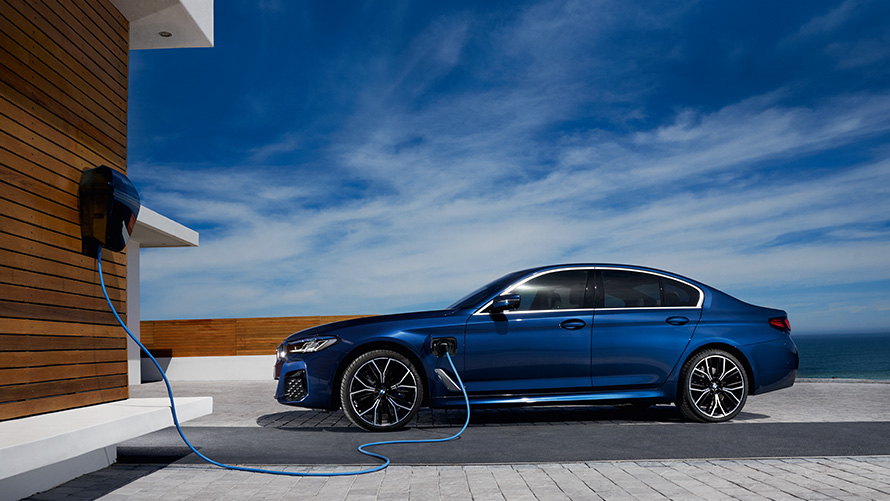 Elektroautomobilis, uzlādes punkts, uzlāde mājās BMW e-mobilitāte, elektroautomobilis, uzlādes punkts, uzlāde mājās