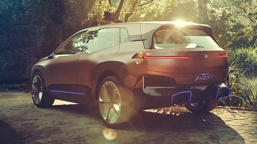 BMW Vision iNEXT, uz meža fona BMW Vision iNEXT, uz meža fona, trīs ceturtdaļu priekšpuses skats