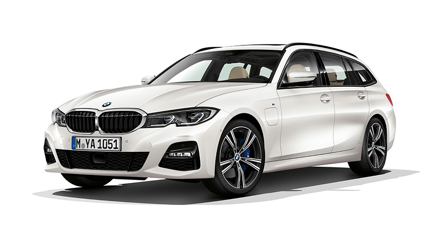 BMW 3. sērijas Touring hibrīdauto, trīs ceturtdaļu priekšpuses skats BMW 3. sērijas Touring hibrīdauto, studijā veikts uzņēmums, trīs ceturtdaļu priekšpuses skats