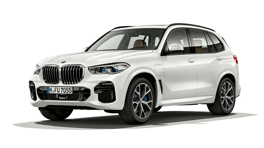 BMW X5 xDrive45e PHEV, trīs ceturtdaļu priekšpuses skats BMW X5 xDrive45e PHEV, studijā veikts uzņēmums, trīs ceturtdaļu priekšpuses skats