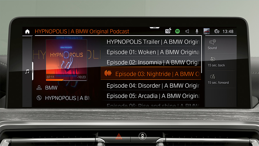 Tuvplāns, vadības displejs, Connected Music ar Spotify skats Attālā programmatūras jaunināšana, tuvplāns, vadības displejs, Connected Music ar Spotify