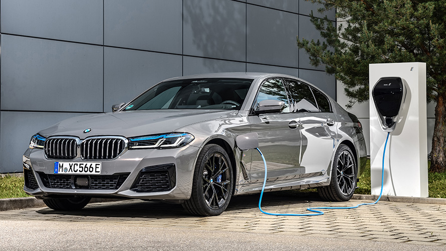 BMW 5. sērijas Sedan, uzlāde ar Wallbox Attālā programmatūras jaunināšana, BMW 5. sērijas Sedan, uzlāde ar Wallbox