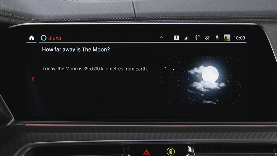 BMW attālā programmatūras jaunināšana, Amazon Alexa Car Integration BMW attālā programmatūras jaunināšana, Amazon Alexa Car Integration, navigācijas sistēma, tuvplāns