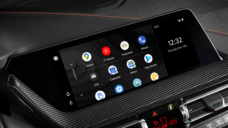 Android Auto BMW displejā redzams Android Auto
