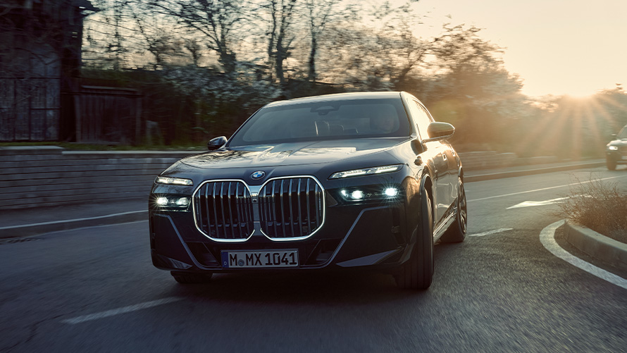 BMW 7. sērijas G73 Protection 2/3 priekšpuses skats BMW 7. sērijas G73 Protection 2/3 priekšpuses skats pagriezienā