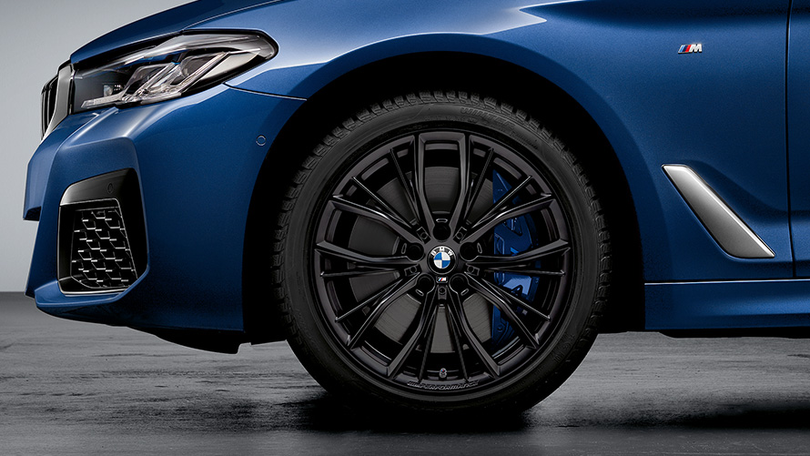 19 collu M Performance Double-spoke 786 M stils 19 collu M Performance kalts disks ar Double-spoke 786 М stilu matētā Jet Black krāsā, nokomplektēts ziemas ritenis
