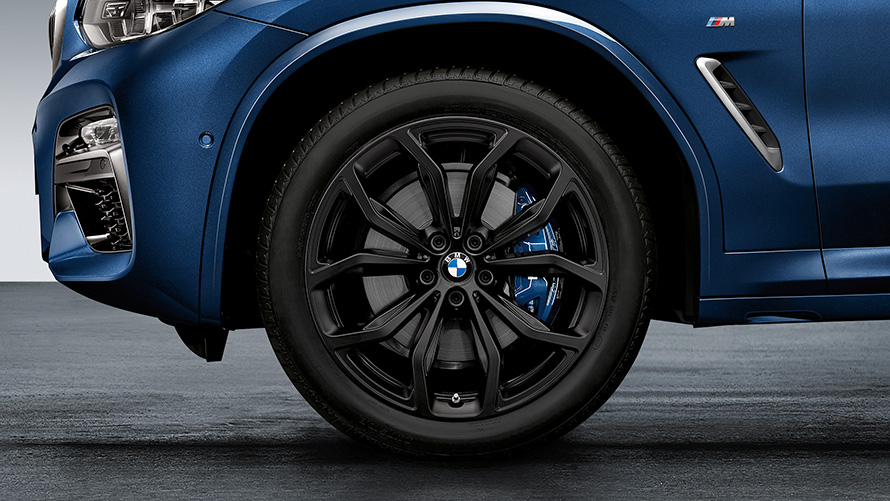 20 collu Y-spoke 695. stils 20 collu BMW vieglmetāla disks ar Y-spoke 695. stilu matētā Jet Black krāsā, nokomplektēts priekšējais ziemas ritenis
