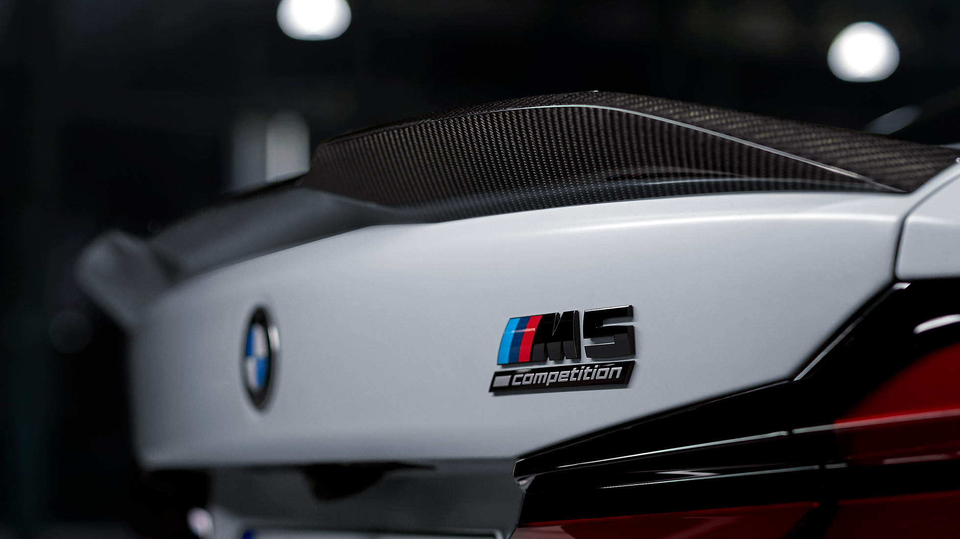 M Performance aizmugurējais spoileris Pro, oglekļa šķiedra, tuvplāns BMW M Performance Parts, M Performance aizmugurējais spoileris Pro, oglekļa šķiedra