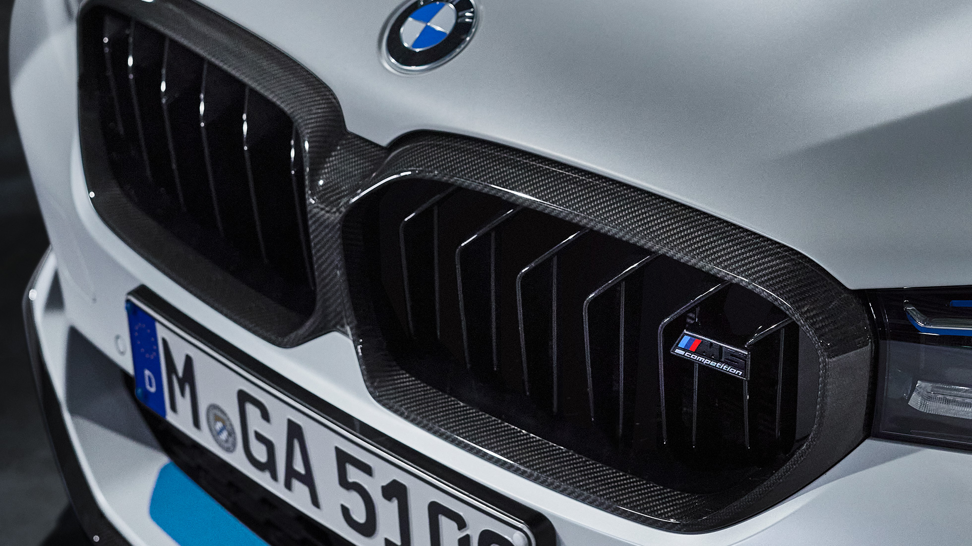 M Performance elipsveida režģis, oglekļa šķiedra, tuvplāns BMW M Performance Parts, M Performance elipsveida režģis, oglekļa šķiedra, tuvplāns
