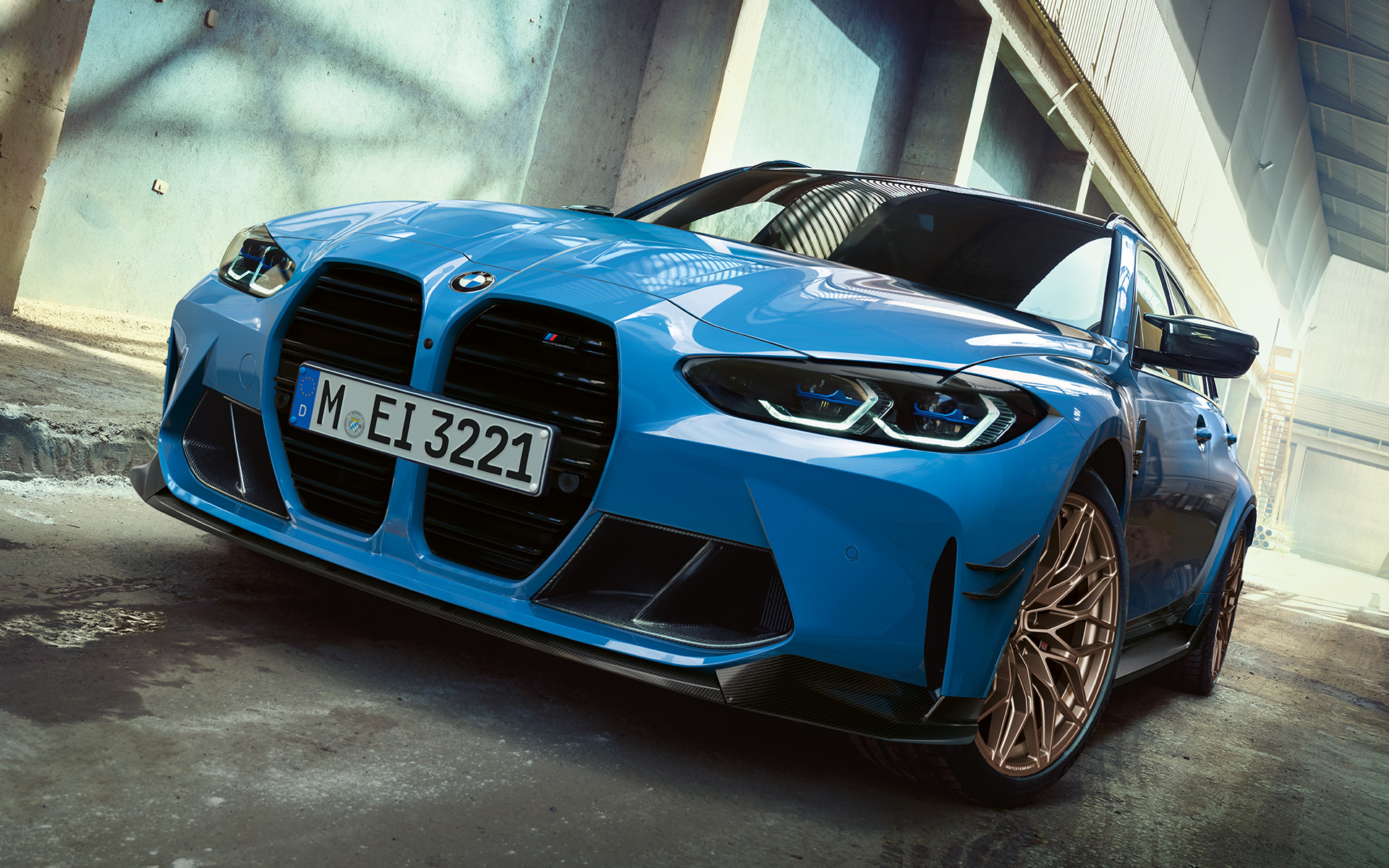 BMW M3 Touring, G81, BMW M Performance detaļas, trīs ceturtdaļu priekšpuses skats BMW M3 Touring, G81, BMW M Performance detaļas, trīs ceturtdaļu priekšpuses skats, braucienā