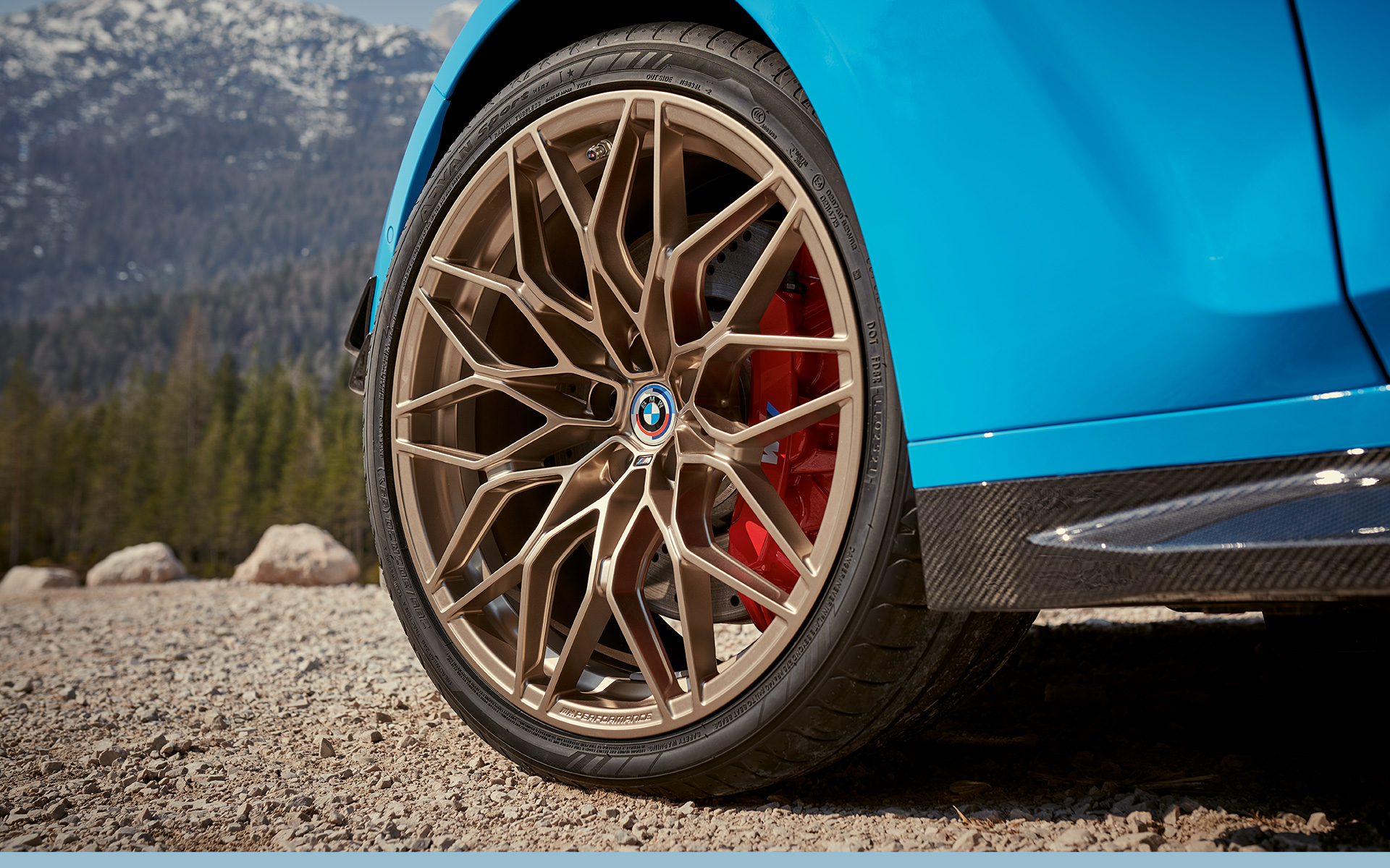 BMW M3 Touring, G81, BMW M Performance detaļas ritenis BMW M3 Touring, G81, BMW M Performance detaļas ritenis, tuvplāns
