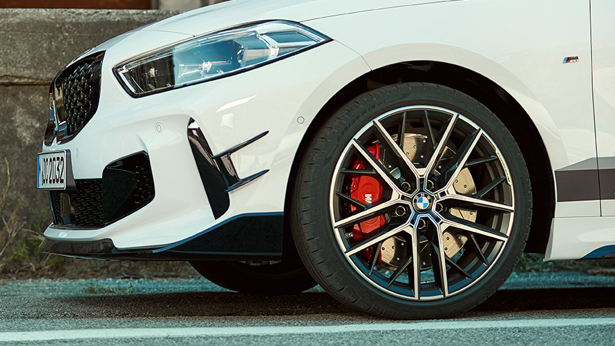 BMW M Performance 19 collu vieglmetāla divtoņu disks ar Double-spoke 555 M stilu BMW M Performance 19 collu vieglmetāla divtoņu disks ar Double-spoke 555 M stilu, BMW vasaras piedāvājumi