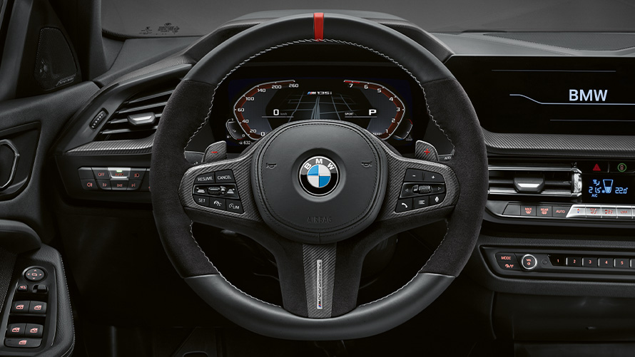 BMW M Performance stūre BMW M Performance stūre ar oglekļa šķiedras/Alcantara apdari, BMW vasaras piedāvājumi