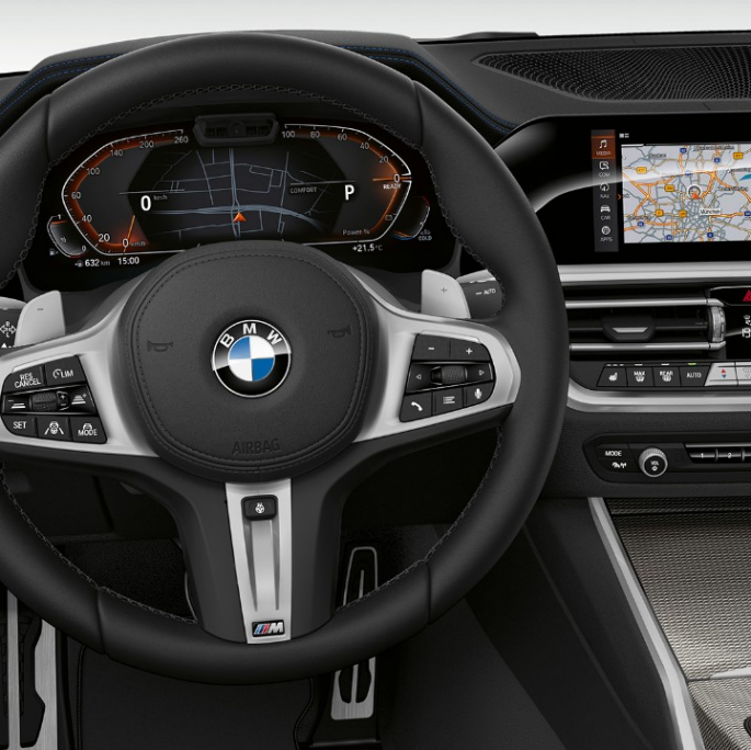 BMW 3. sērijas Sedan, Sport Line modeļa kokpits BMW 3. sērijas Sedan ar Sport Line modeļa iespējām vadītāja kokpita tuvplāns no priekšpuses.