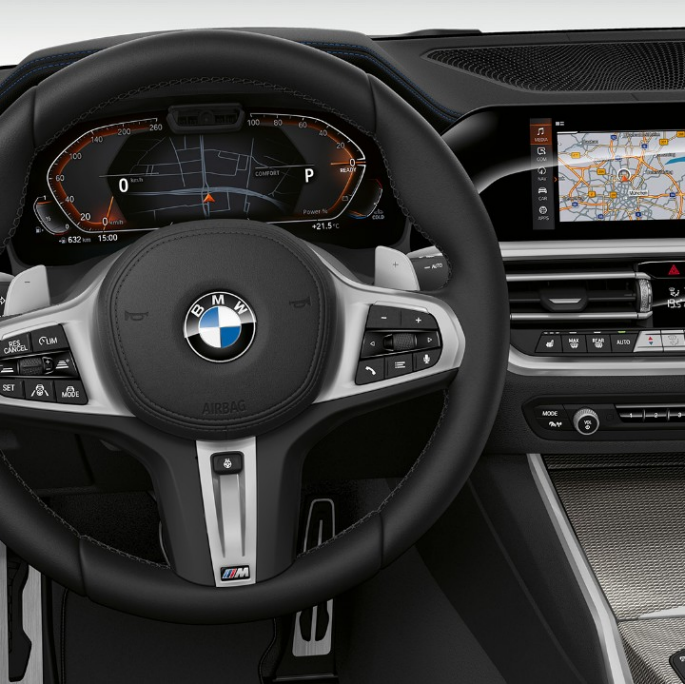 BMW 3. sērijas Sedan, M Sport modeļa kokpits BMW 3. sērijas Sedan ar M Sport modeļa iespējām vadītāja kokpita tuvplāns no priekšpuses.