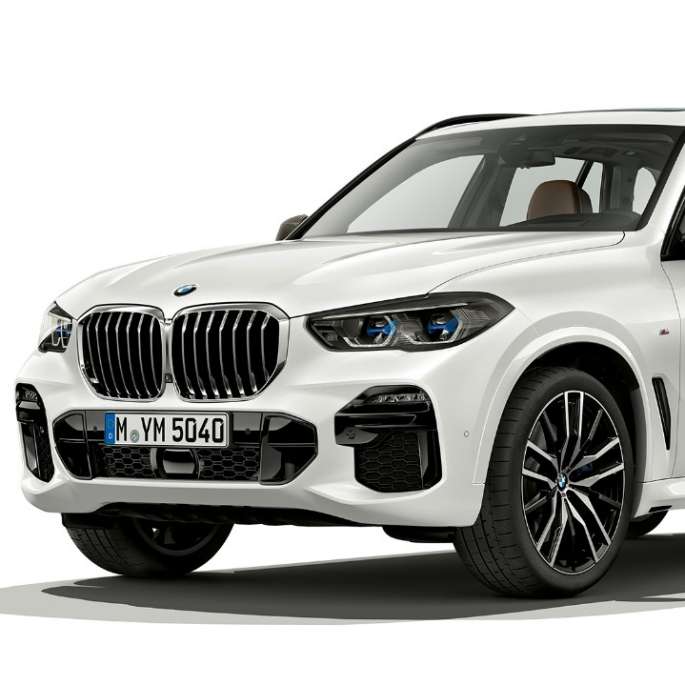 M Sport modelis, BMW X5 xDrive40i, G05, 2018, metāliska Mineral White krāsa, trīs ceturtdaļu priekšpuses skats