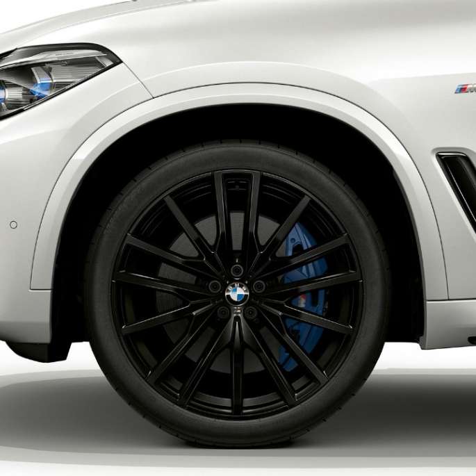 M Sport modelis, BMW X5 xDrive40i, G05, 2018, metāliska Mineral White krāsa, priekšpuse ar disku